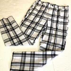 Rue21 women’s ankle/crop pants Size M